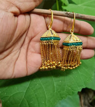 Load image into Gallery viewer, Triangular danglers earrings