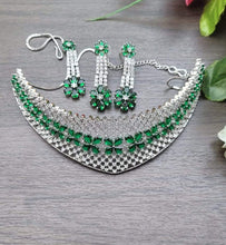 Load image into Gallery viewer, Green Diamond Choker Necklace set with maangtikka