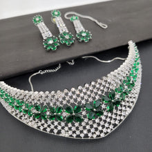 Load image into Gallery viewer, Green Diamond Choker Necklace set with maangtikka
