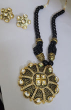 Load image into Gallery viewer, Black Meenakari kundan necklace set