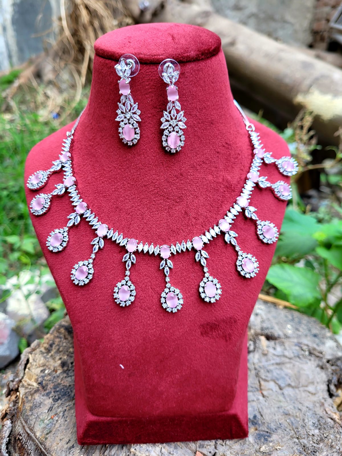 Pink diamond necklace set hotsell