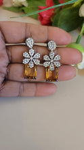 Load image into Gallery viewer, Cute Floral Yellow Diamond Stud Earrings