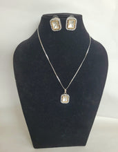 Load image into Gallery viewer, Fusion Polki  Diamond Pendant Necklace Set