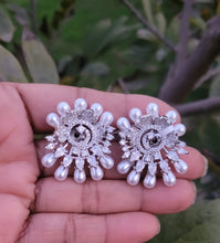 Load image into Gallery viewer, White Circular Diamond Studs Earrings