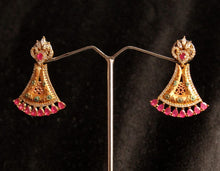 Load image into Gallery viewer, Gemzlane triangular pendant necklace set - Necklace set