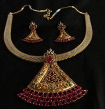 Load image into Gallery viewer, Gemzlane triangular pendant necklace set - Necklace set