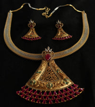 Load image into Gallery viewer, Gemzlane triangular pendant necklace set - Necklace set