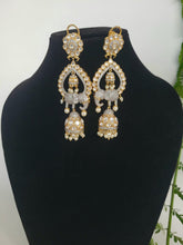 Load image into Gallery viewer, Jadau kundan jhumka earrings