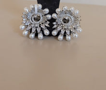 Load image into Gallery viewer, White Circular Diamond Studs Earrings