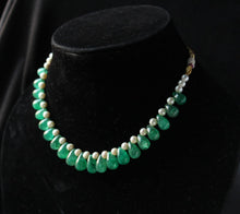 Load image into Gallery viewer, Precious Emerald Drops and  pearls choker necklace set
